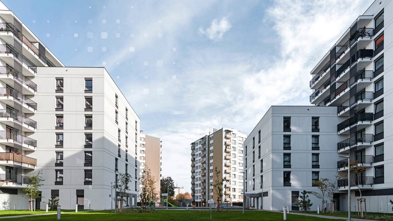 Moderne Wohnanlage mit mehreren mehrstöckigen Gebäuden.