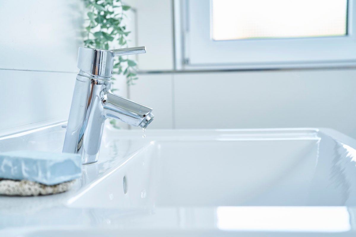 Bild eines tropfenden Wasserhahns