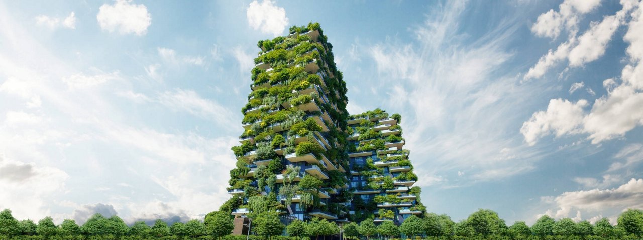 Au centre, il y a un gratte-ciel recouvert de nombreuses plantes. En arrière-plan, on voit un ciel bleu.