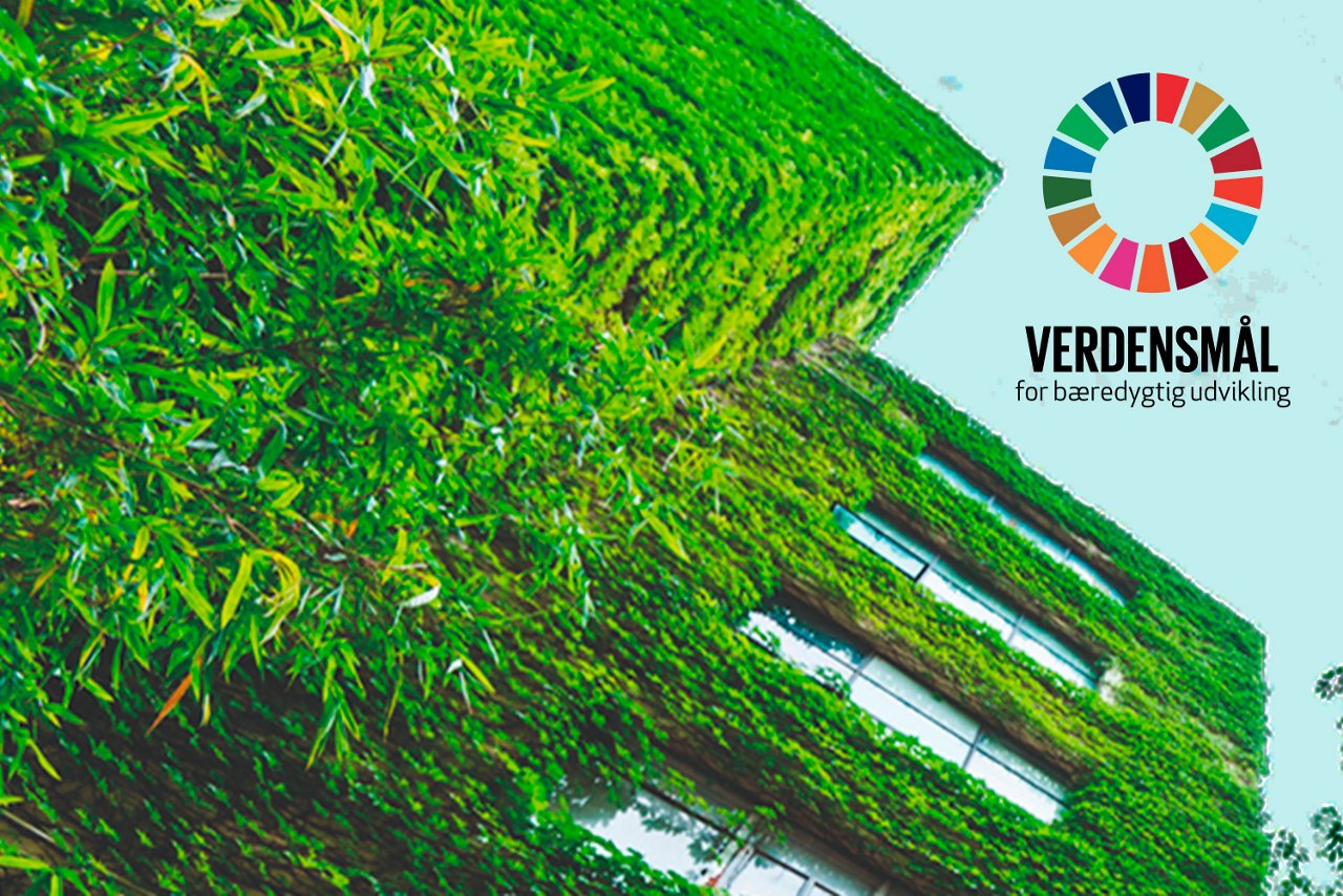 Grøn bygning set nedefra - og Verdensmålenes logo i øverste højre hjørne. 